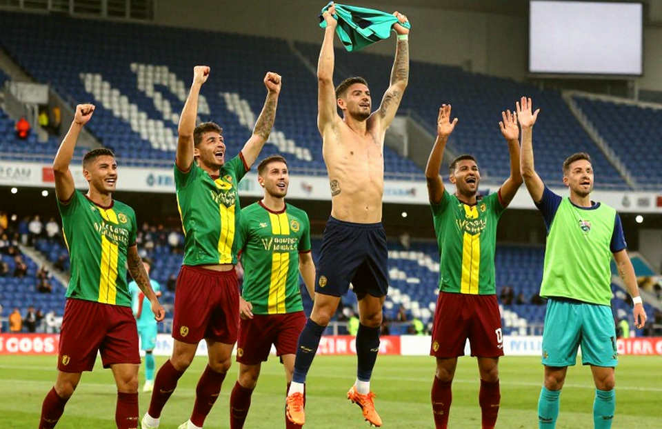 Nụ cười của Billy Gilmour và nhịp chậm ở Hampden