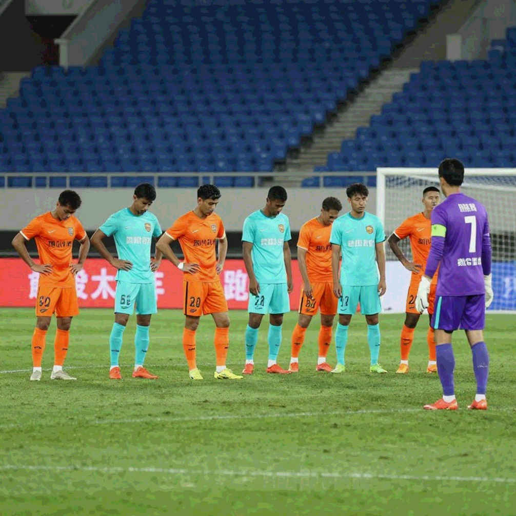 Hai cú đá ở phút 78: Đình Bắc, Tấn Sinh và khoảng trống kỷ luật của V-League 2026-2027 Hai cú đá ở phút 78: Đình Bắc, Tấn Sinh và khoảng trống kỷ luật của V-League 2026-2027
