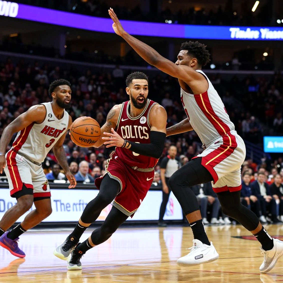 Olympiacos thắng Baskonia 106-89: Hiệp một thủng lưới 26 điểm và bài học phòng ngự của Bartzokas Olympiacos thắng Baskonia 106-89: Hiệp một thủng lưới 26 điểm và bài học phòng ngự của Bartzokas