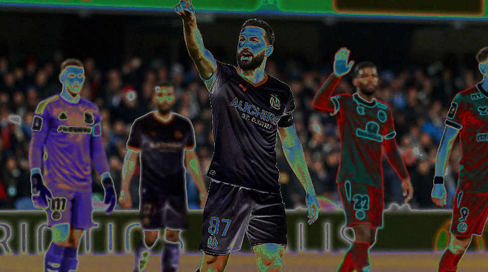Ba trung vệ – Bước lùi chiến thuật hay chiêu bài an toàn của V.League?