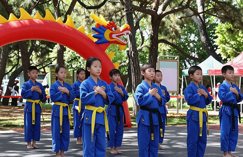 Cú đổi người giữ vàng: Phân tích tấm HCV Poomsae Chuncheon 2026 của Taekwondo Việt Nam Cú đổi người giữ vàng: Phân tích tấm HCV Poomsae Chuncheon 2026 của Taekwondo Việt Nam