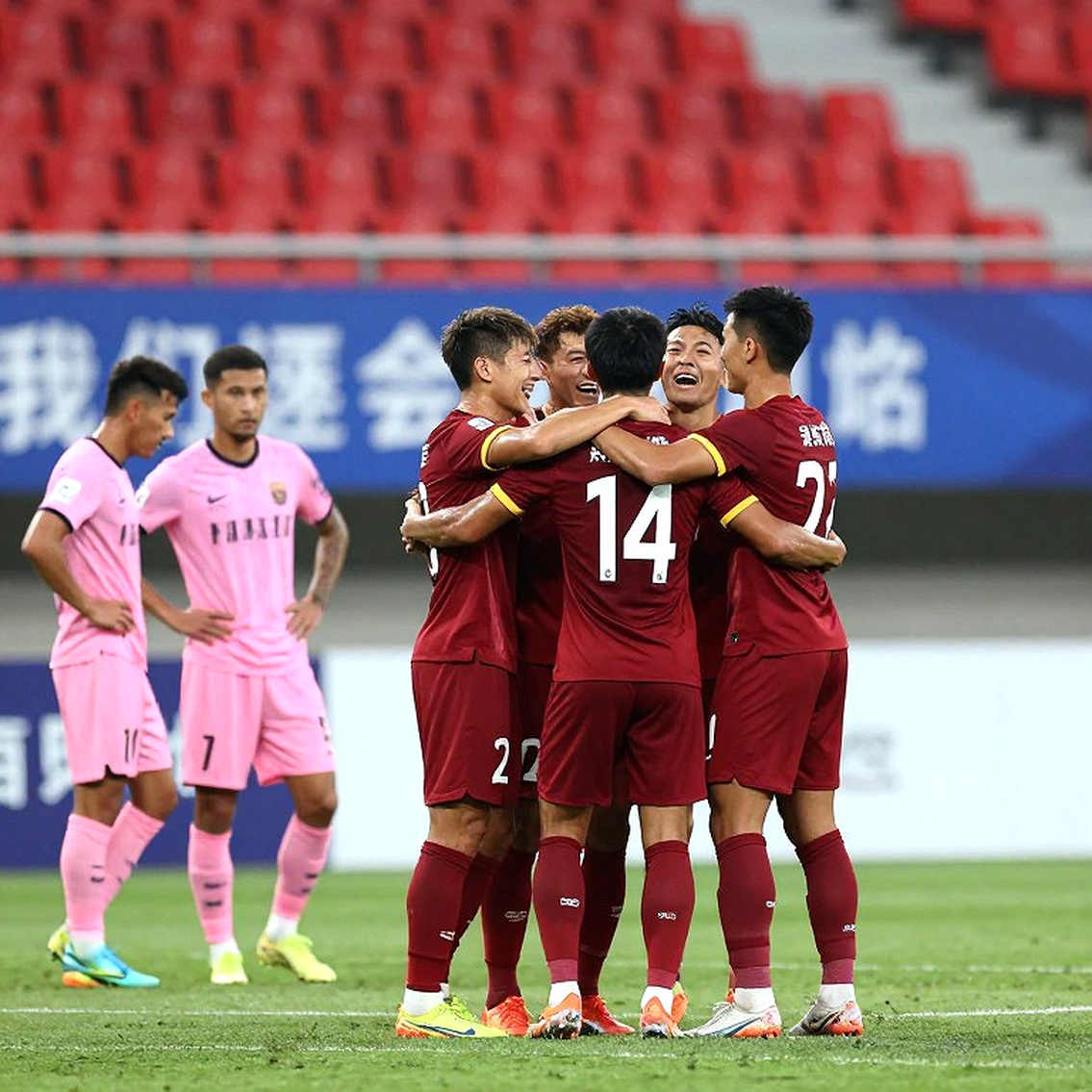 Quang Hải rời FIFA ASEAN Cup: đội tuyển Việt Nam mất một số 10, một tấm băng đội trưởng và cả quãng thời gian không còn Quang Hải rời FIFA ASEAN Cup: đội tuyển Việt Nam mất một số 10, một tấm băng đội trưởng và cả quãng thời gian không còn