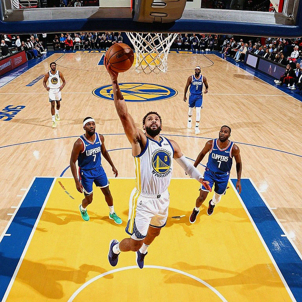 Stephen Curry gia hạn với Warriors: Hợp đồng 116 triệu USD, quyền chọn năm hai và canh bạc 2027
